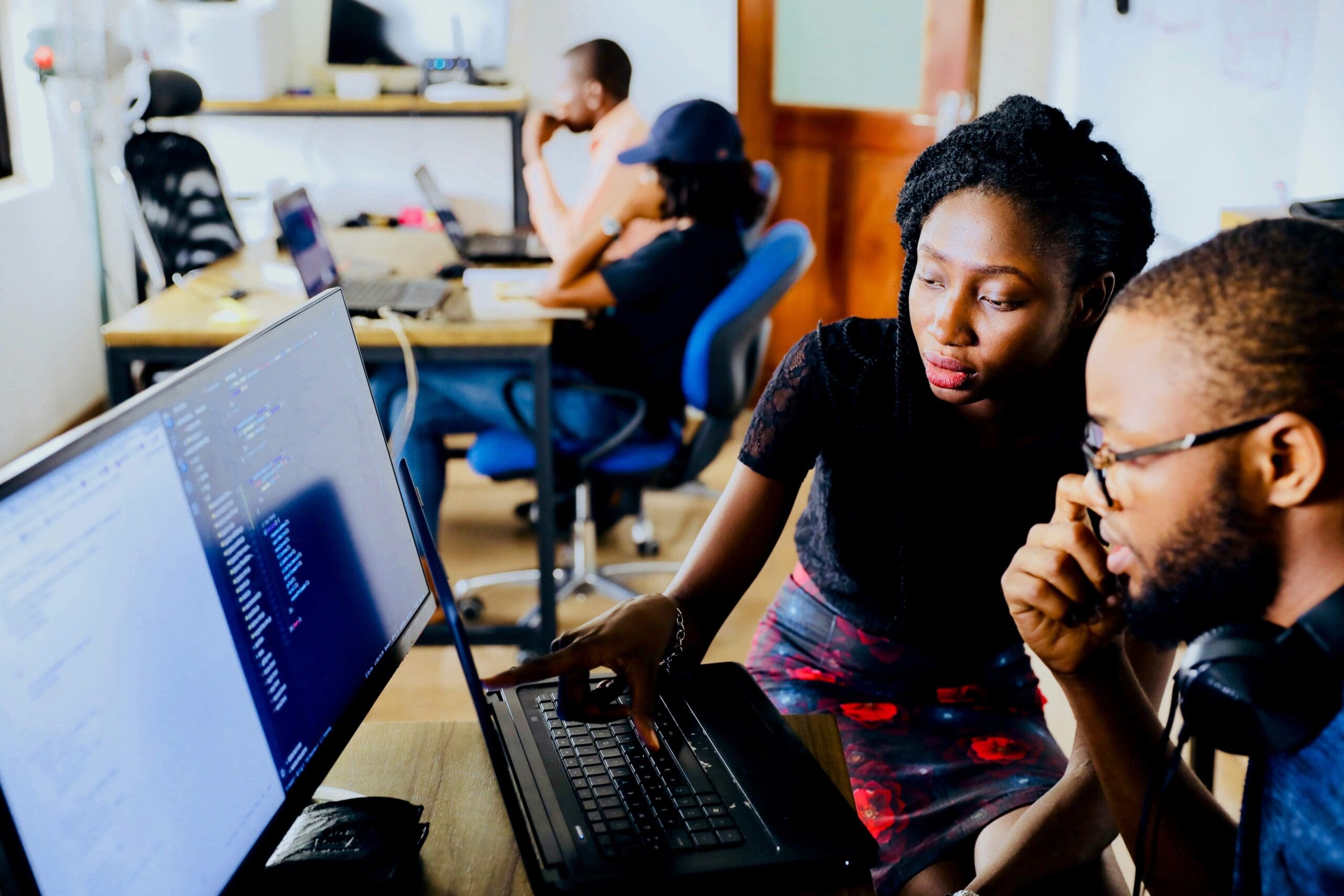 Teacher guiding a student on a computer during class-calm one-on-one support that encourages focus and understanding.